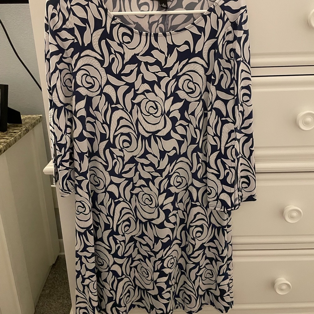 Flowy-sleeved dress